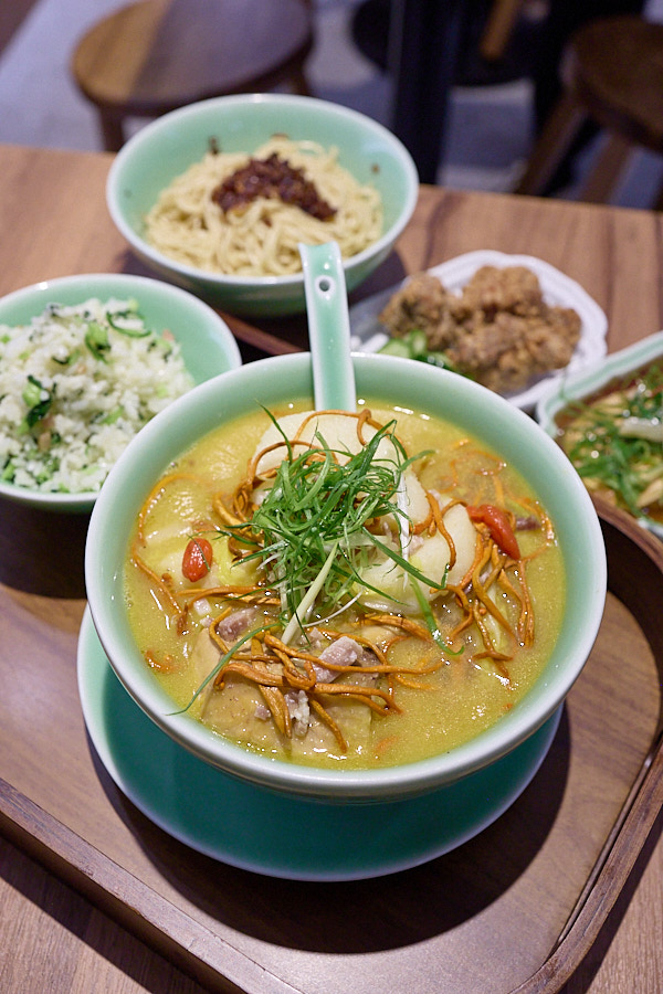 【台北中正】青嬌膠原麵館|單人也適合的美味黃金雞湯,店面文青新開幕推薦,近捷運善導寺站、北商、立法院 - 第19張圖