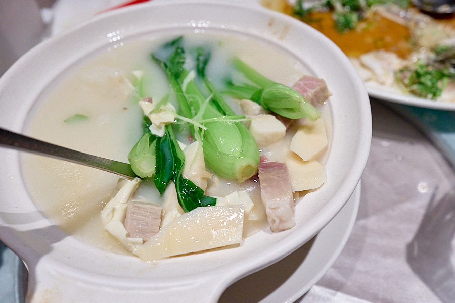 【新北新店】蘇杭365裕隆城|期間限定45樣菜色吃到飽,招牌東坡肉、清蒸鱸魚必點,六人更送神仙雞湯必喝 - 第40張圖