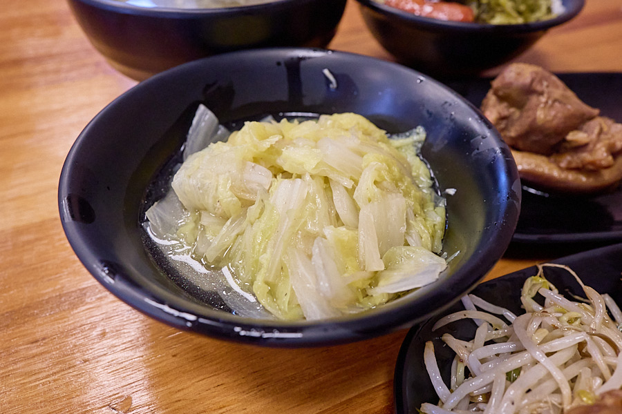 【台中西屯】鹿港洪爌肉飯 (逢甲店)|河南路上爌肉飯,滷雞腿飯也不錯 - 第15張圖