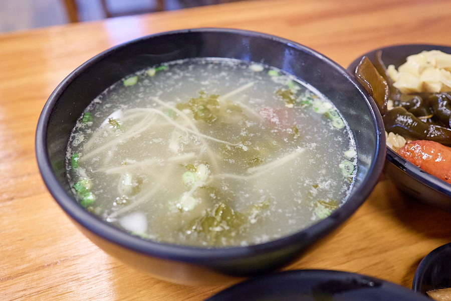 【台中西屯】鹿港洪爌肉飯 (逢甲店)|河南路上爌肉飯,滷雞腿飯也不錯 - 第13張圖
