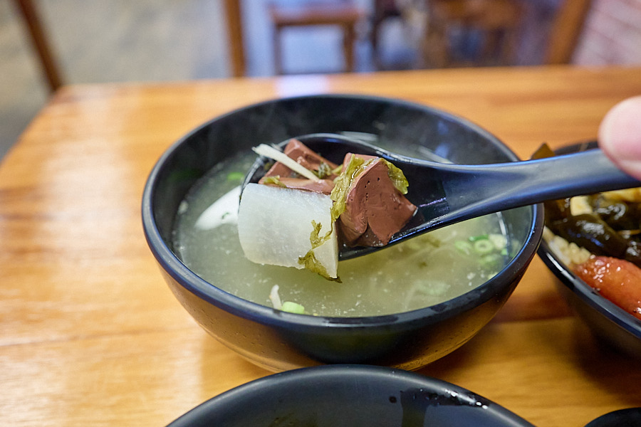 【台中西屯】鹿港洪爌肉飯 (逢甲店)|河南路上爌肉飯,滷雞腿飯也不錯 - 第14張圖