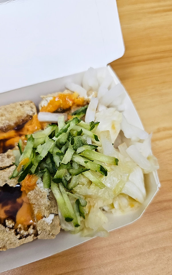 【台中北屯】嗩霖臭豆腐|天津路商圈附近東峰公有零售市場臭豆腐小店隱藏美食推薦 - 第7張圖