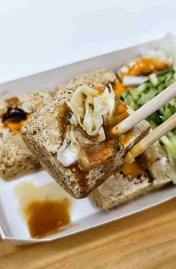 【台中北屯】嗩霖臭豆腐|天津路商圈附近東峰公有零售市場臭豆腐小店隱藏美食推薦 - 第5張圖