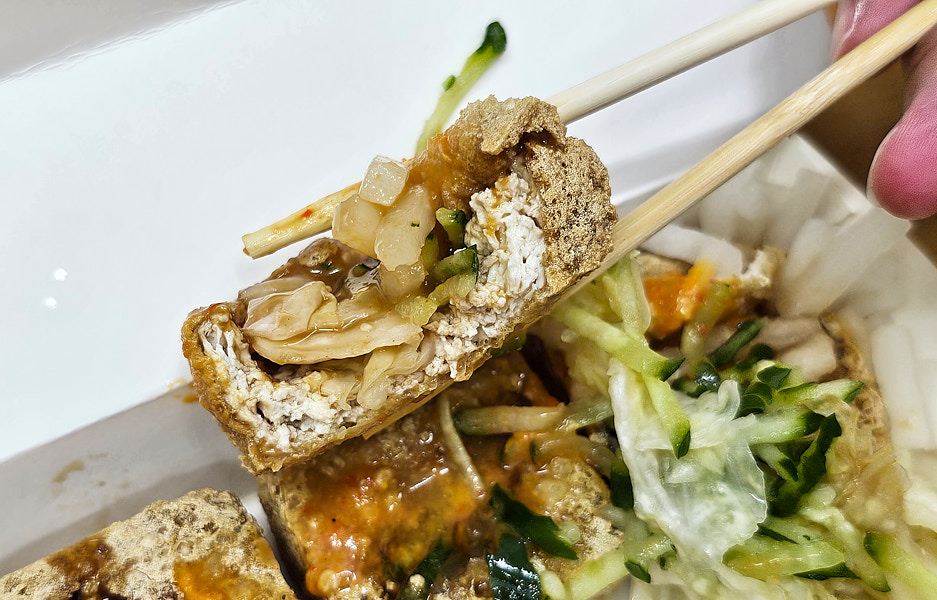 【台中北屯】嗩霖臭豆腐|天津路商圈附近東峰公有零售市場臭豆腐小店隱藏美食推薦 - 第6張圖