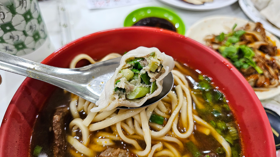 【台北南港】後壁牛牛肉麵館|台北市區百元等級牛肉麵,CP值非常高,南港車站週邊推薦美食 - 第11張圖