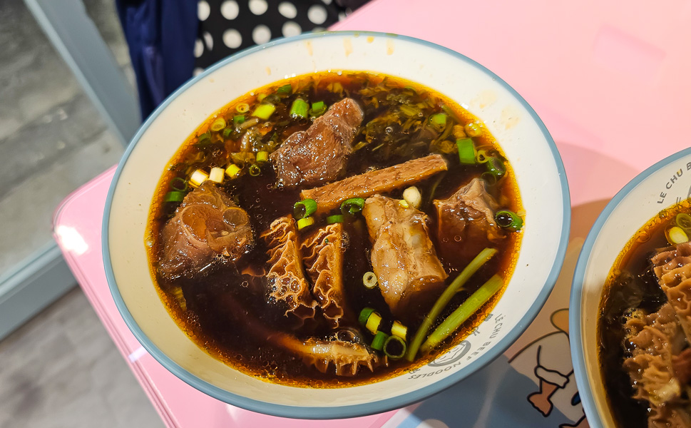 【台北南港】樂初 Le Chu Beef Noodles|昆陽站巷弄裡新開幕紅燒原汁牛肉麵,風格可愛溫馨 - 第10張圖