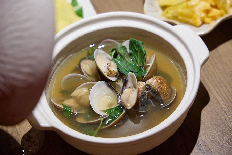 【台北中山】星曜雞湯|全雞金黃雞湯火鍋,台北特色鍋物必吃推薦,每月主題日超HIGH,新菜色秋蟹肥美嗆蟹特別,另有商業午餐套餐 - 第13張圖