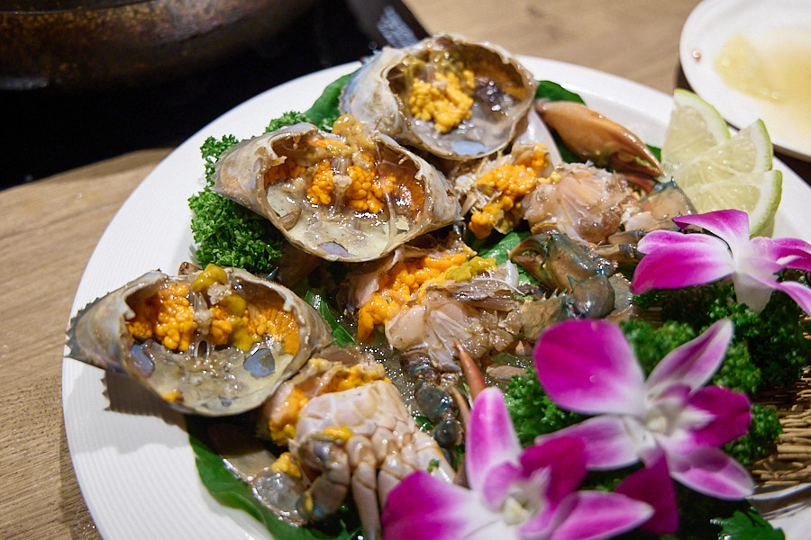 【台北中山】星曜雞湯|全雞金黃雞湯火鍋,台北特色鍋物必吃推薦,每月主題日超HIGH,新菜色秋蟹肥美嗆蟹特別,另有商業午餐套餐 - 第15張圖