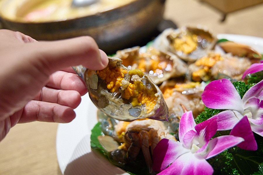 【台北中山】星曜雞湯|全雞金黃雞湯火鍋,台北特色鍋物必吃推薦,每月主題日超HIGH,新菜色秋蟹肥美嗆蟹特別,另有商業午餐套餐 - 第16張圖