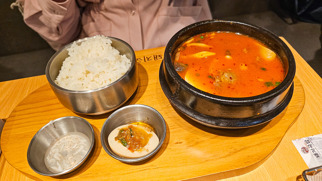 【台北南港】金春喜韓廚Citylink南港店｜南港車站CITYLINK新開幕韓式料理豬肉湯飯，小菜白飯吃到飽相當推薦