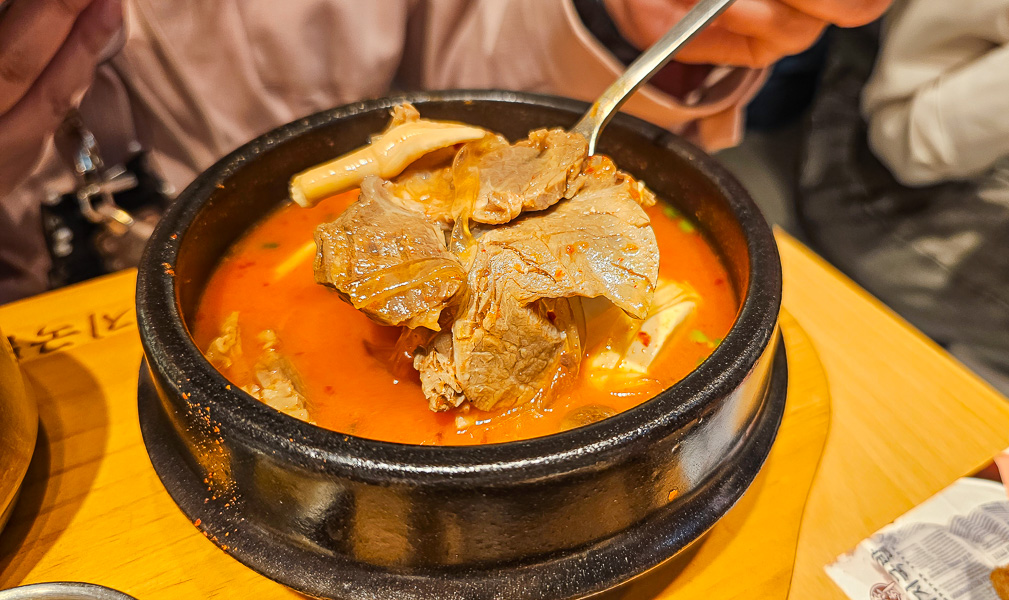 【台北南港】金春喜韓廚Citylink南港店｜南港車站CITYLINK新開幕韓式料理豬肉湯飯，小菜白飯吃到飽相當推薦