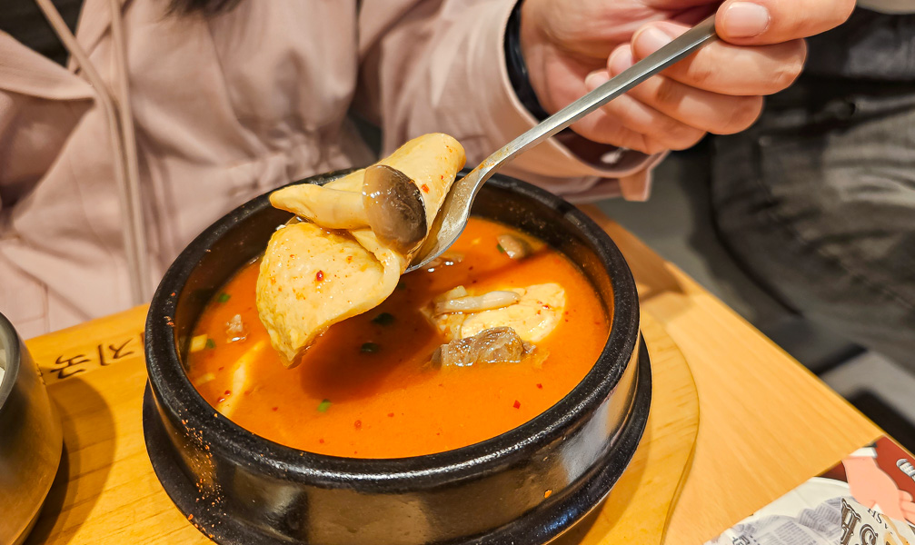 【台北南港】金春喜韓廚Citylink南港店｜南港車站CITYLINK新開幕韓式料理豬肉湯飯，小菜白飯吃到飽相當推薦