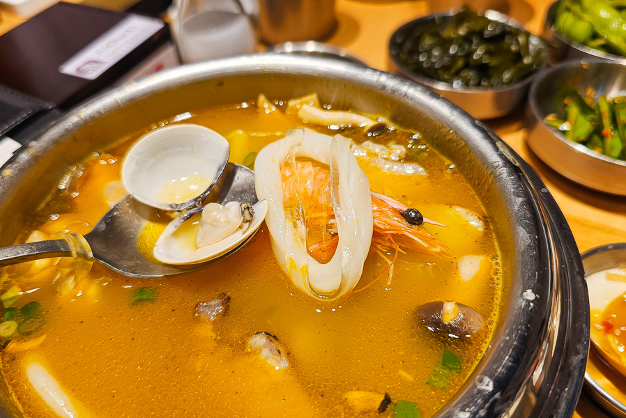 【台北南港】金春喜韓廚Citylink南港店｜南港車站CITYLINK新開幕韓式料理豬肉湯飯，小菜白飯吃到飽相當推薦