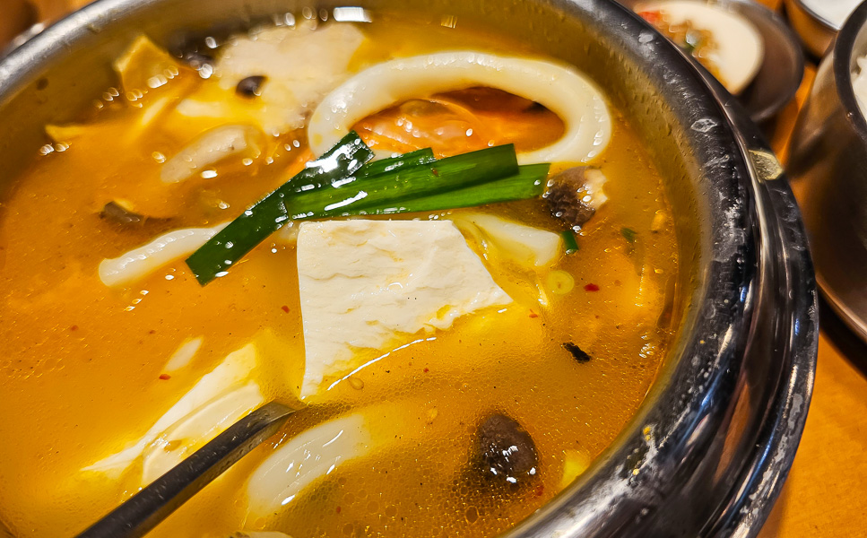 【台北南港】金春喜韓廚Citylink南港店｜南港車站CITYLINK新開幕韓式料理豬肉湯飯，小菜白飯吃到飽相當推薦