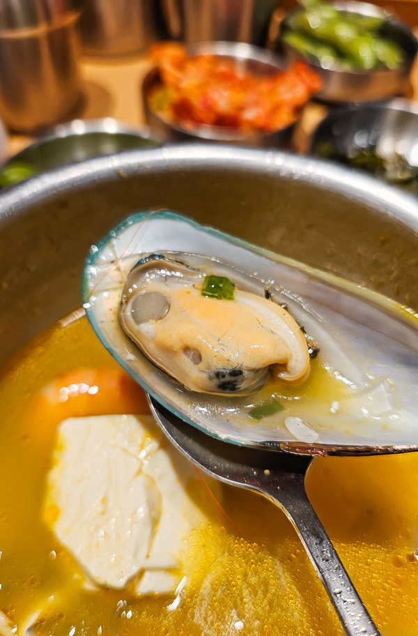 【台北南港】金春喜韓廚Citylink南港店｜南港車站CITYLINK新開幕韓式料理豬肉湯飯，小菜白飯吃到飽相當推薦