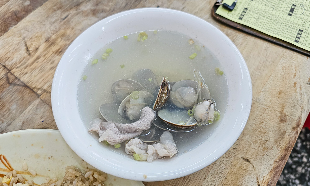 【台中北屯】老向的店|捷運文心崇德站北平商圈人氣美食,炒飯香、蛤蜊湯頭讚,好吃推薦在地美食 - 第5張圖 【台中北屯】老向的店|捷運文心崇德站北平商圈人氣美食,炒飯香、蛤蜊湯頭讚,好吃推薦在地美食