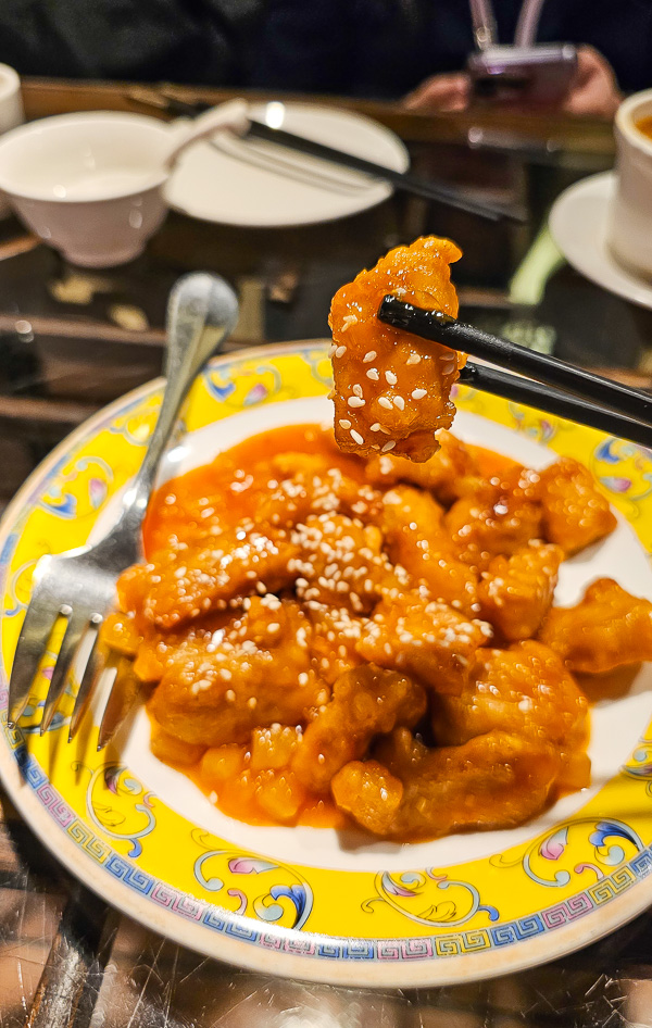 【台北南港】餡老滿南港旗艦店｜餃子個頭大口味特別，宮庭菜和特色中式熱炒，尾牙春酒家庭聚會聚餐好停車推薦