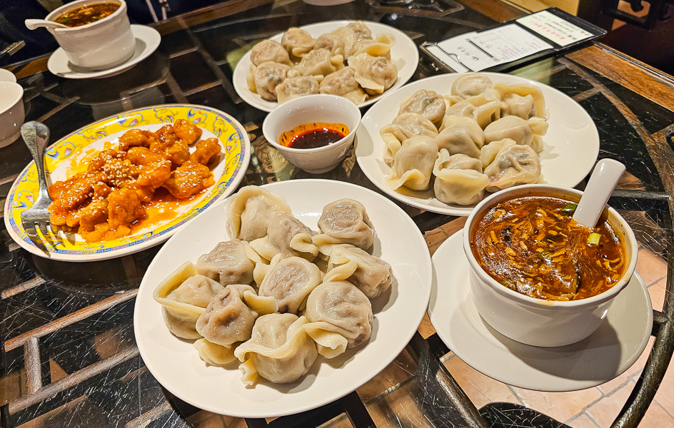 【台北南港】餡老滿南港旗艦店｜餃子個頭大口味特別，宮庭菜和特色中式熱炒，尾牙春酒家庭聚會聚餐好停車推薦