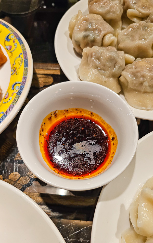 【台北南港】餡老滿南港旗艦店｜餃子個頭大口味特別，宮庭菜和特色中式熱炒，尾牙春酒家庭聚會聚餐好停車推薦