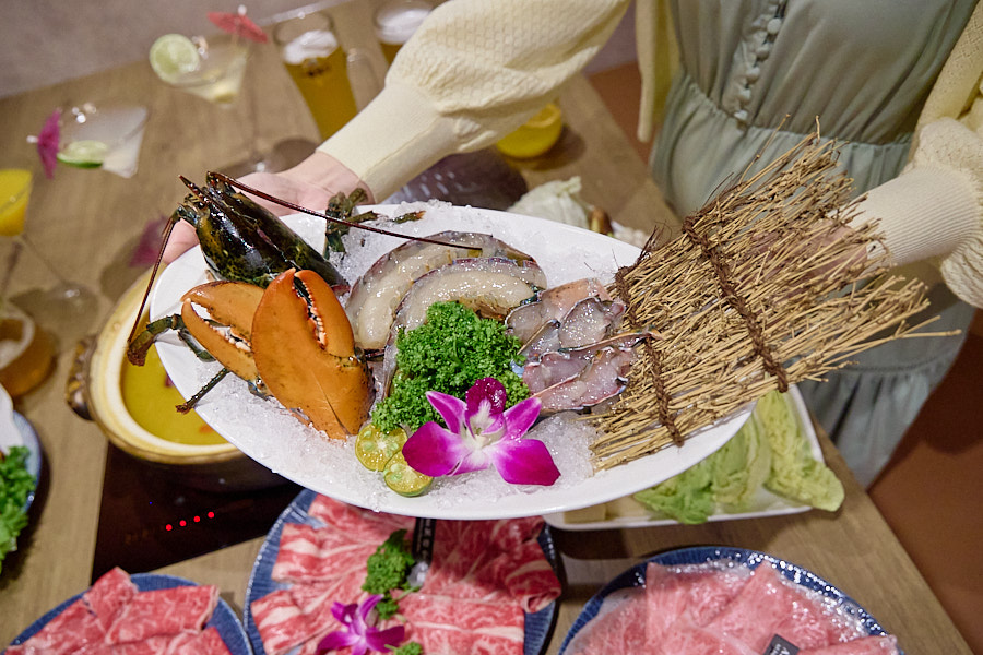 【台北信義】君曜雞湯|新開幕黃金雞湯推薦,限定活動聖誕女郎陪你歡樂用餐,跨年尾牙春酒唱KTV聚餐用餐推薦 - 第25張圖 【台北信義】君曜雞湯|新開幕黃金雞湯推薦,限定活動聖誕女郎陪你歡樂用餐,跨年尾牙春酒唱KTV聚餐用餐推薦