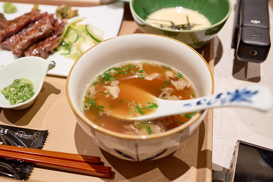 【台北信義】牛舌佑介 台北時代店｜乾杯集團 炭火燒牛舌定食品牌，三種牛舌多汁好吃CP值跟日本吃到的差不多