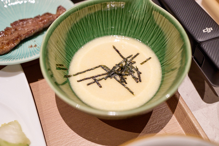 【台北信義】牛舌佑介 台北時代店｜乾杯集團 炭火燒牛舌定食品牌，三種牛舌多汁好吃CP值跟日本吃到的差不多