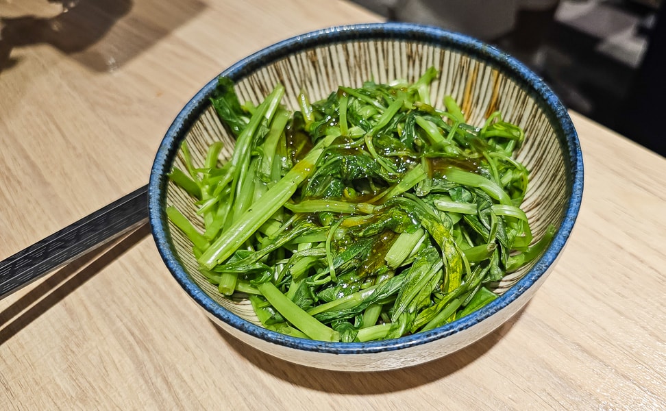 【台北信義】老哥（雞肉飯·乾拌麵）｜國父紀念館站、大巨蛋、松菸園區，下午不休息的平價小吃推薦選擇