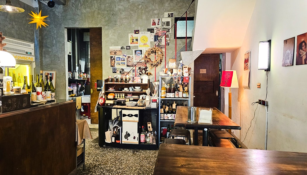 【台中北區】吾曹Wowcao串燒小酌自然酒吧｜巷弄裡的創意料理居酒屋，有許多特色飲品二樓氣氛佳，推薦烏魚子炒飯