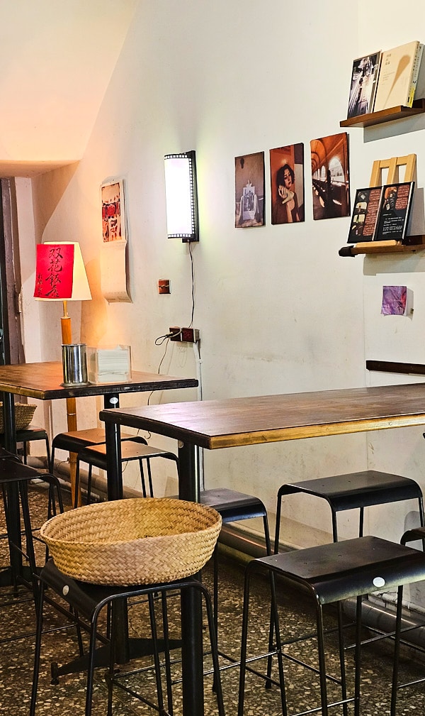 【台中北區】吾曹Wowcao串燒小酌自然酒吧｜巷弄裡的創意料理居酒屋，有許多特色飲品二樓氣氛佳，推薦烏魚子炒飯