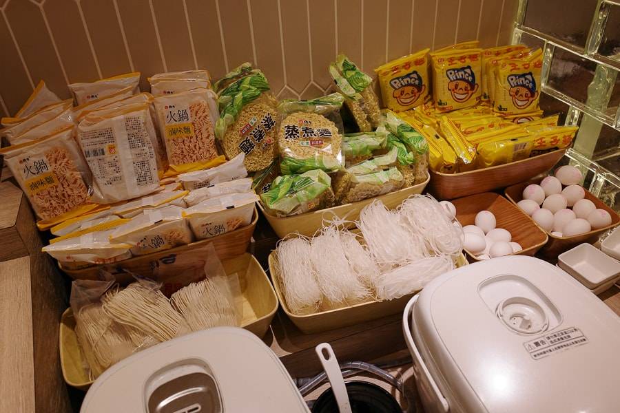 【台北中山】加分昆布鍋物食べ放題新生店｜蔬菜鍋物自助吧吃到飽，近林森北路、華山1914文化創意產業園區宵夜吃火鍋推薦