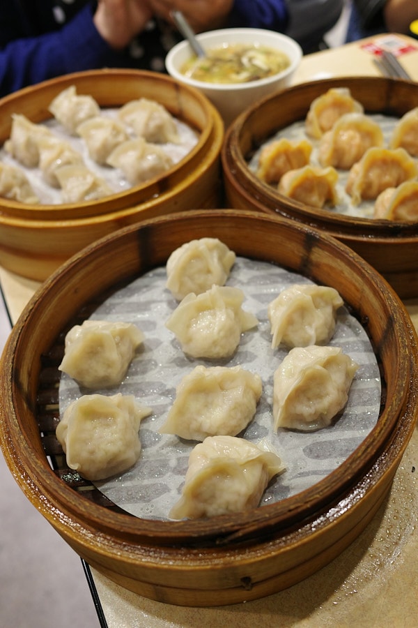 【台北松山】亓家蒸餃｜台北最好吃的蒸餃，已搬家到光復南路，近大巨蛋、松菸誠品，外國人觀光客推薦美食