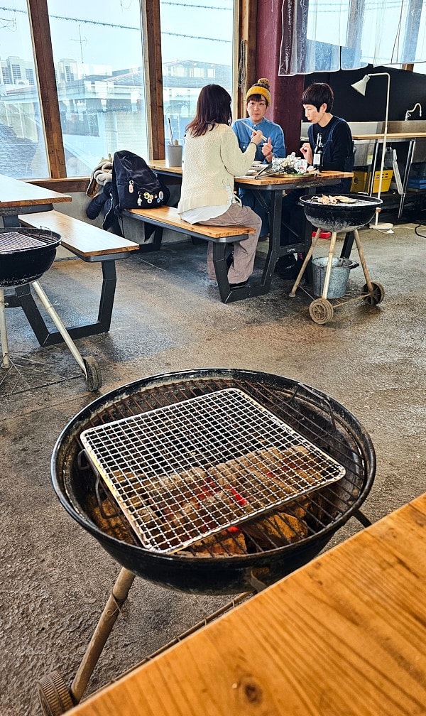 【日本大阪】泉佐野漁協青空市場|在地人漁市場實現海鮮自由,一樓買完二樓炭烤BBQ,自駕行程推薦美食 - 第24張圖 【日本大阪】泉佐野漁協青空市場|在地人漁市場實現海鮮自由,一樓買完二樓炭烤BBQ,自駕行程推薦美食