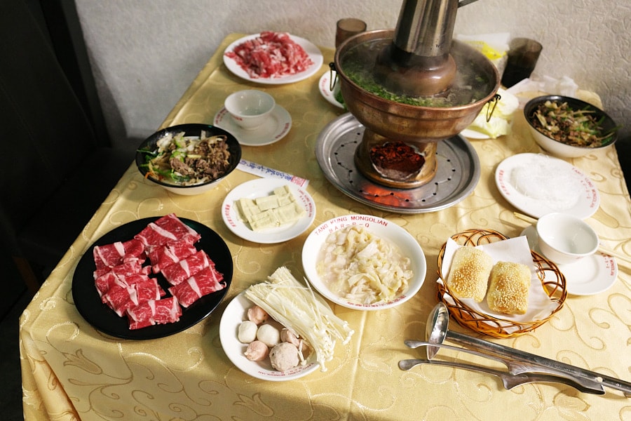 【台北中山】唐宮蒙古烤肉酸菜白肉餐廳｜懷舊系蒙古烤肉吃到飽，近行天宮、台北必吃美食推薦