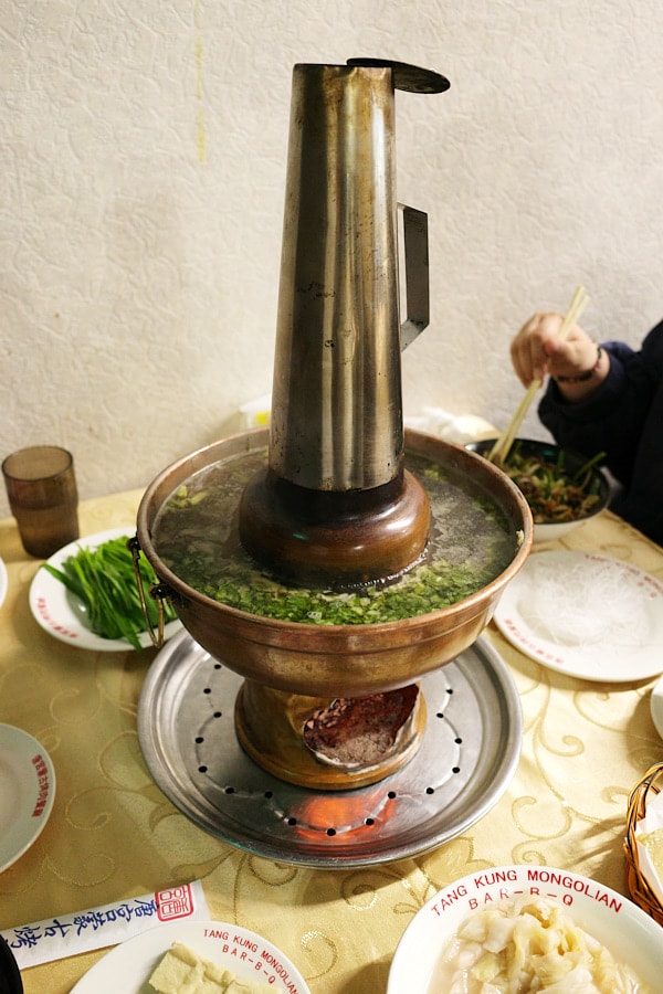 【台北中山】唐宮蒙古烤肉酸菜白肉餐廳｜懷舊系蒙古烤肉吃到飽，近行天宮、台北必吃美食推薦