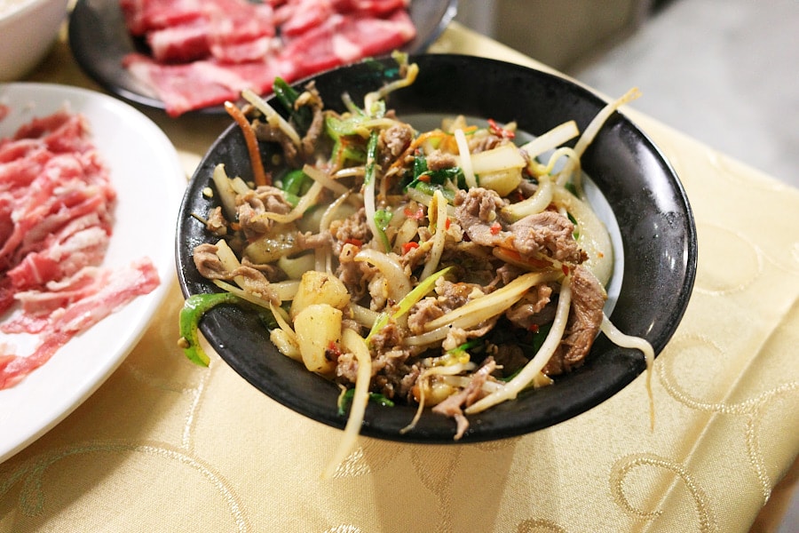 【台北中山】唐宮蒙古烤肉酸菜白肉餐廳｜懷舊系蒙古烤肉吃到飽，近行天宮、台北必吃美食推薦
