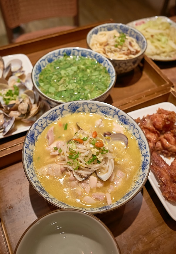 【台北松山】富善雞湯麵舖松山光復店｜人氣排隊美食推薦金黃雞湯，內用豆花冰淇淋飲料吃到飽，中和三重萬華也吃得到