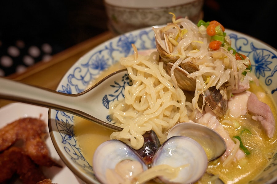 【台北松山】富善雞湯麵舖松山光復店｜人氣排隊美食推薦金黃雞湯，內用豆花冰淇淋飲料吃到飽，中和三重萬華也吃得到