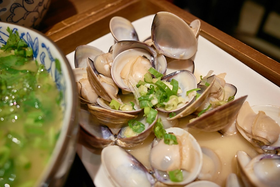 【台北松山】富善雞湯麵舖松山光復店｜人氣排隊美食推薦金黃雞湯，內用豆花冰淇淋飲料吃到飽，中和三重萬華也吃得到