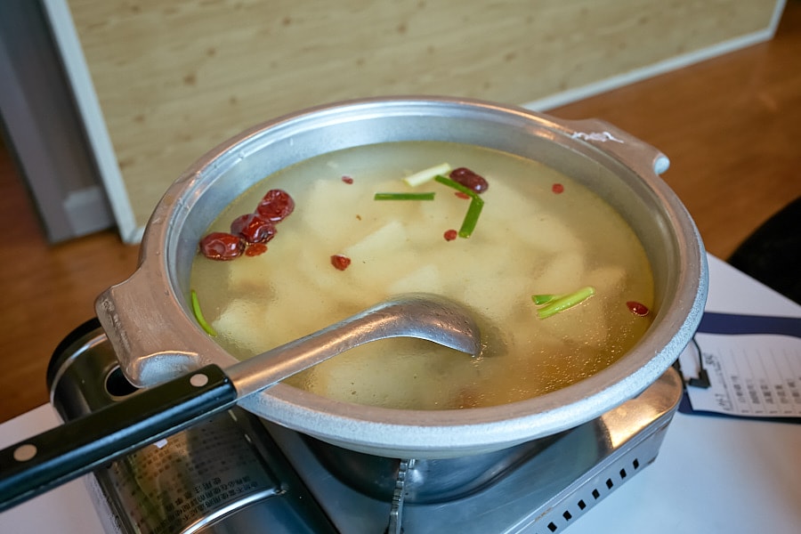 【台北士林】松竹園｜陽明山上土雞城，米其林必比登推薦美食，白斬雞必點，鹹豬肉推薦，開車停車方便