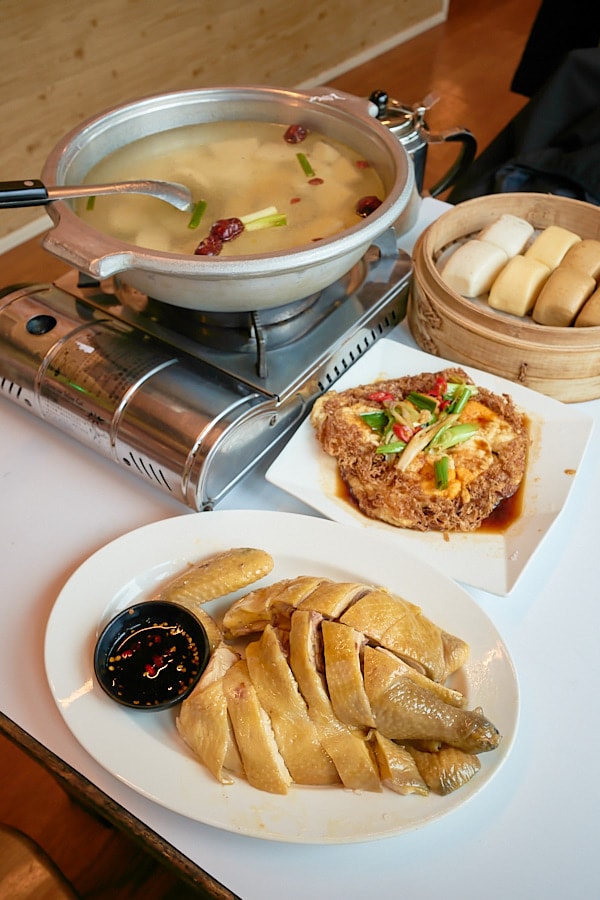 【台北士林】松竹園｜陽明山上土雞城，米其林必比登推薦美食，白斬雞必點，鹹豬肉推薦，開車停車方便