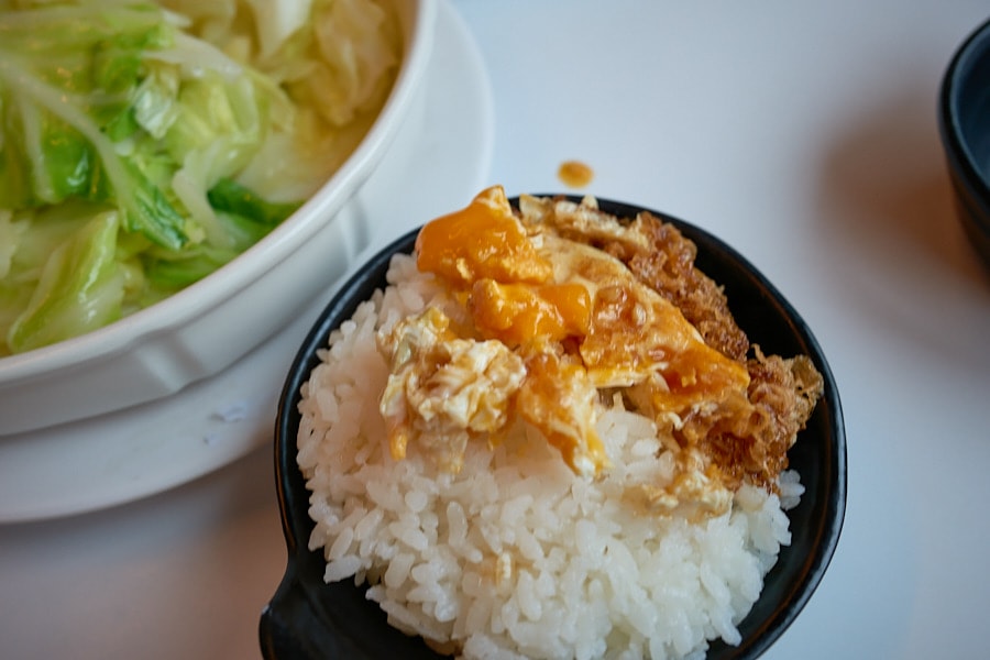【台北士林】松竹園｜陽明山上土雞城，米其林必比登推薦美食，白斬雞必點，鹹豬肉推薦，開車停車方便
