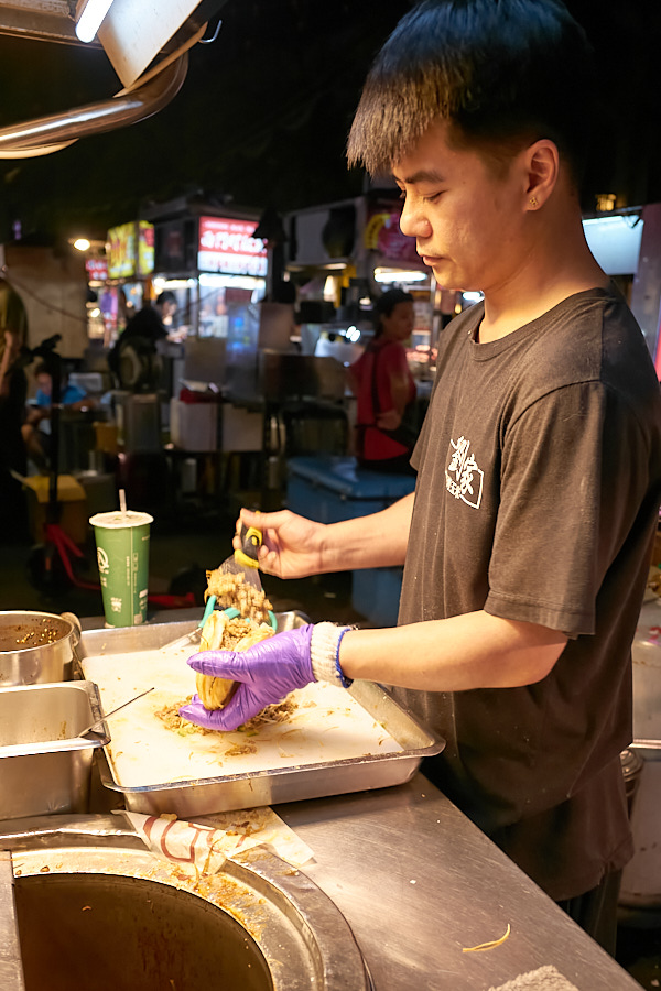 【台北松山】多多肉肉夾饃｜陝西小吃饒河夜市也吃得到，外皮酥脆肉餡多汁好吃推薦