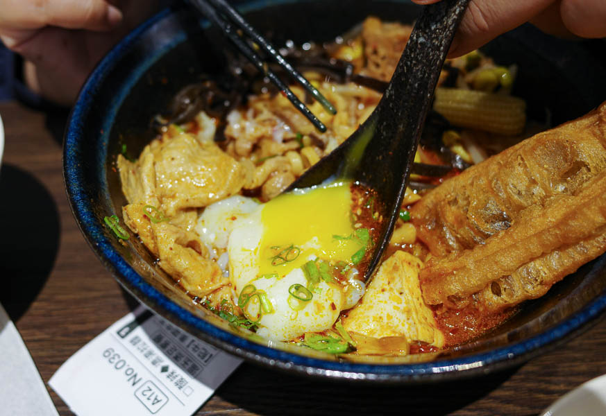 【台北大安】麻麵控通化店｜日式拉麵風格的特色麻辣麵，通化夜市晚餐宵夜好去處